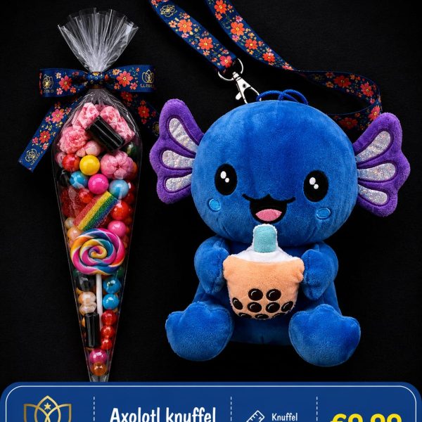 Axolotl knuffel blauw met puntzak snoep