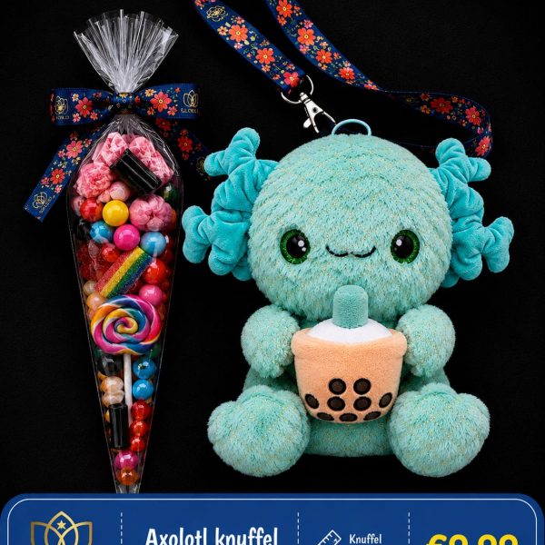 Axolotl knuffel groen blauw met puntzak snoep